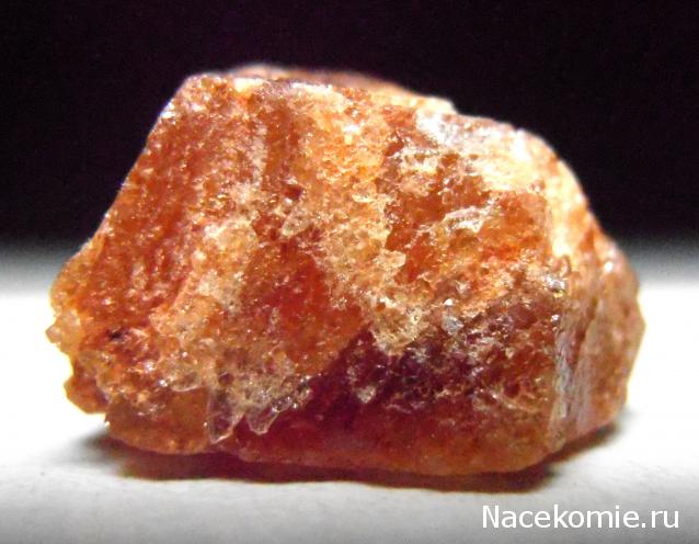 Минералы Сокровища Земли №64 - Гессонит