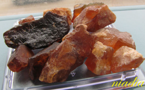 Минералы Сокровища Земли №64 - Гессонит