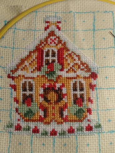 Совместный отшив Пряничного домика от Dimensions