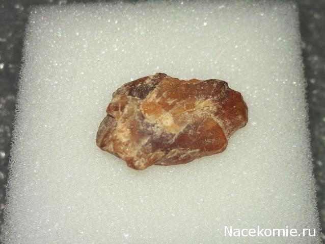 Минералы Сокровища Земли №64 - Гессонит