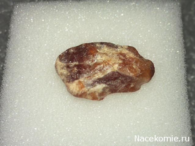 Минералы Сокровища Земли №64 - Гессонит