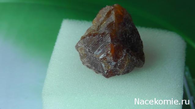 Минералы Сокровища Земли №64 - Гессонит