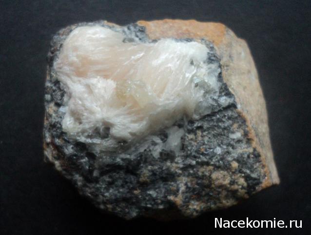 Минералы Сокровища Земли №71 - Церуссит