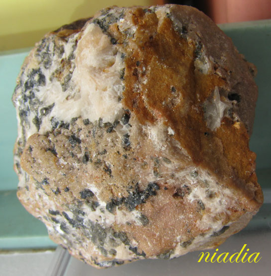 Минералы Сокровища Земли №71 - Церуссит