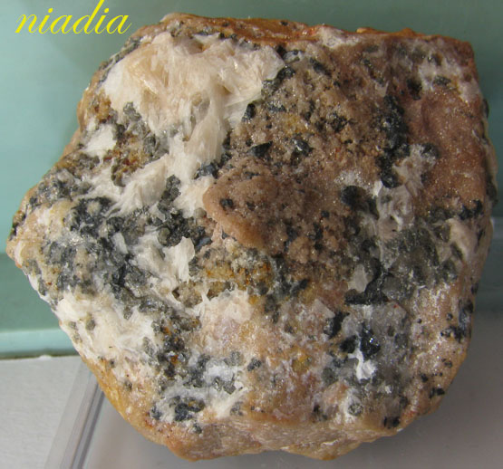 Минералы Сокровища Земли №71 - Церуссит