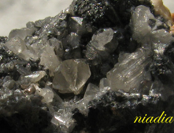 Минералы Сокровища Земли №71 - Церуссит