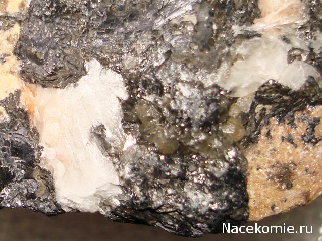 Минералы Сокровища Земли №71 - Церуссит