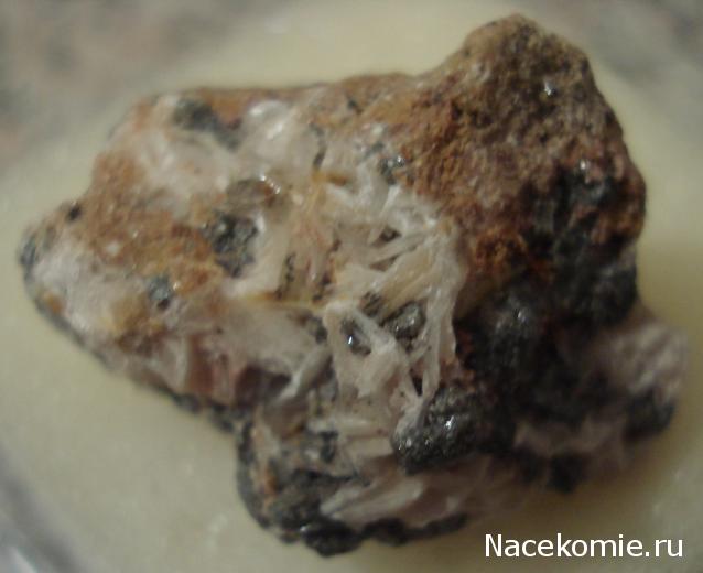 Минералы Сокровища Земли №71 - Церуссит