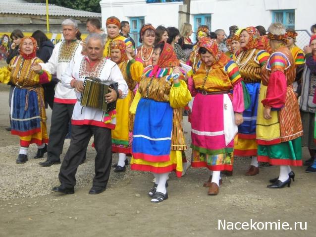 Куклы в народных костюмах №80 Кукла в праздничном костюме некрасовской казачки