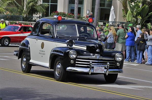 Полицейские Машины Мира №50 - Ford Fordor 1947