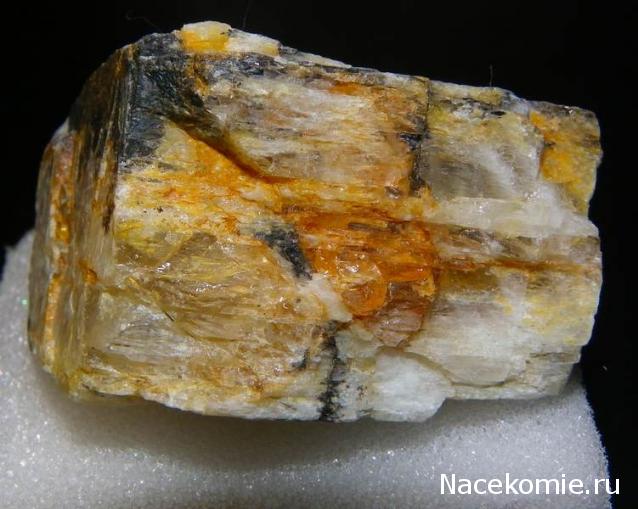 Минералы Сокровища Земли №13 - Альбит