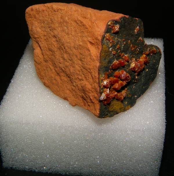 Минералы Сокровища Земли №59 - Ванадинит