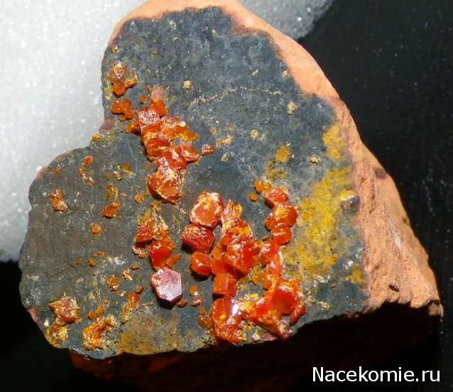 Минералы Сокровища Земли №59 - Ванадинит