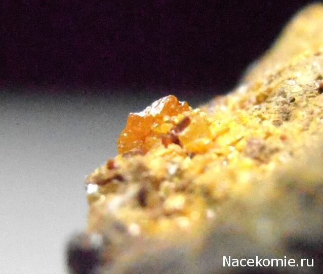 Минералы Сокровища Земли №77 - Вульфенит