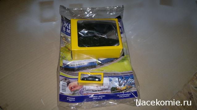 Железная Дорога в Миниатюре №23 - Две зелёные ёлки, легковой автомобиль зелёного цвета