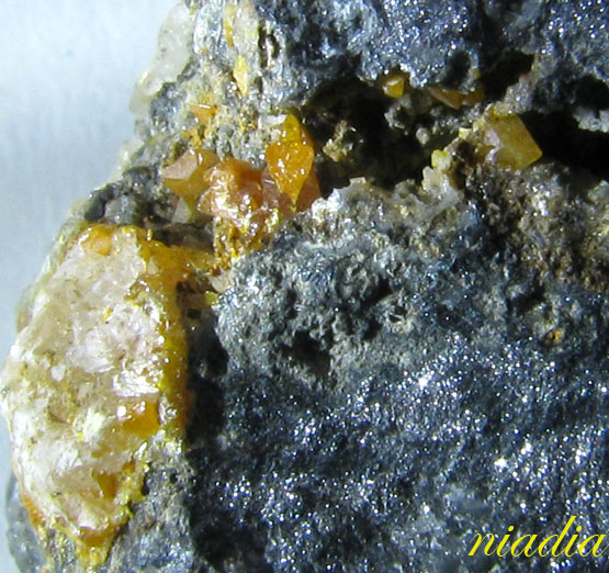 Минералы Сокровища Земли №77 - Вульфенит