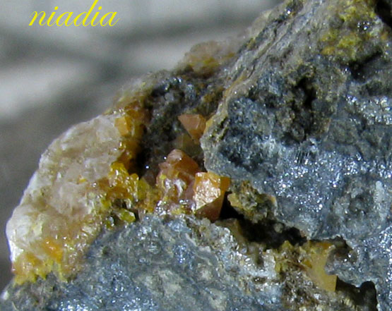 Минералы Сокровища Земли №77 - Вульфенит