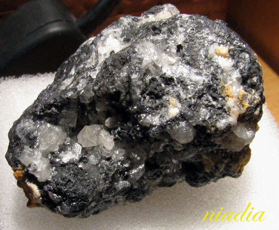 Минералы Сокровища Земли №71 - Церуссит