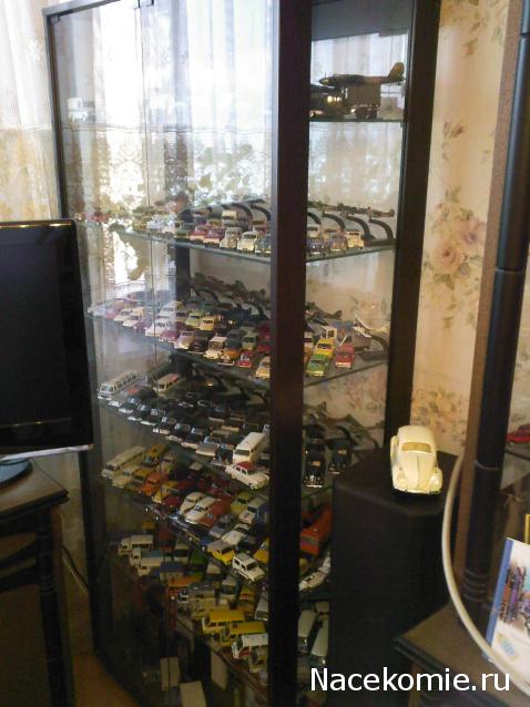 Стеллажи, полки, витрины для моделей