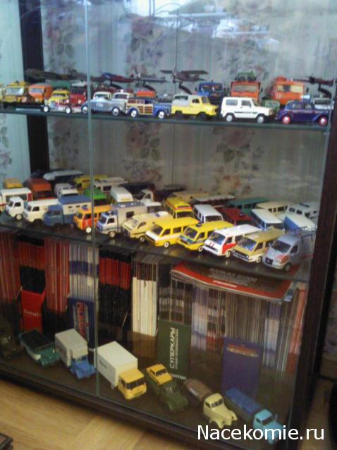 Стеллажи, полки, витрины для моделей