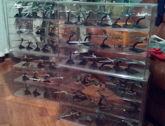 Стеллажи, полки, витрины для моделей