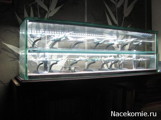 Стеллажи, полки, витрины для моделей