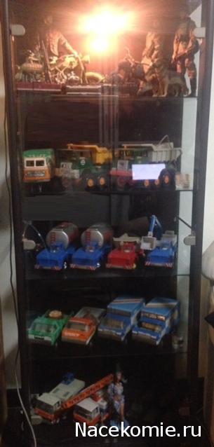 Стеллажи, полки, витрины для моделей