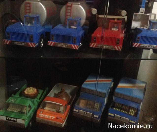 Стеллажи, полки, витрины для моделей