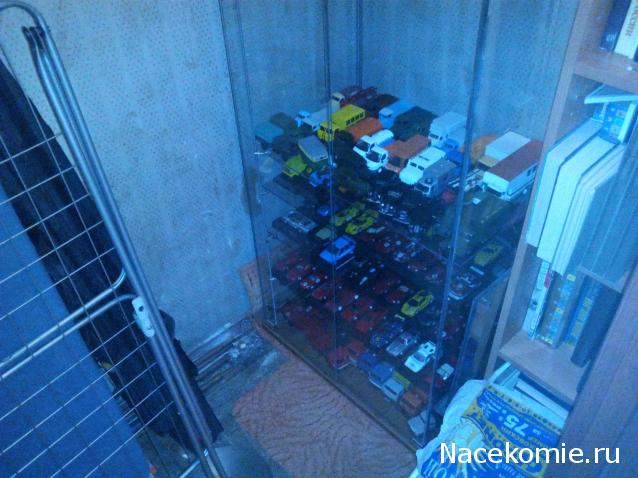 Стеллажи, полки, витрины для моделей