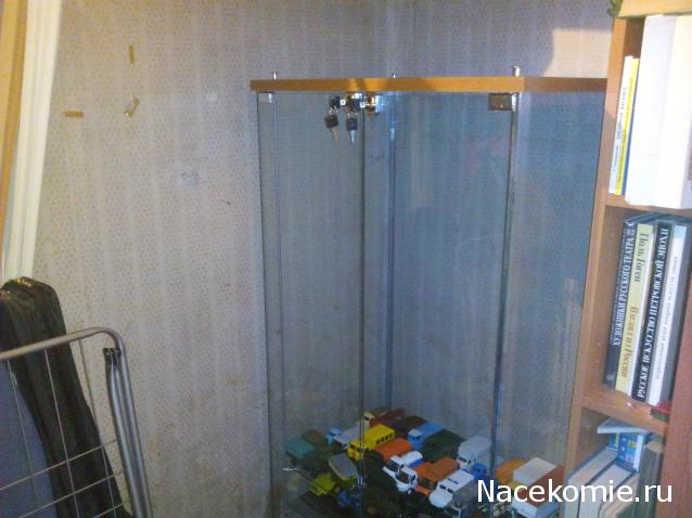 Стеллажи, полки, витрины для моделей