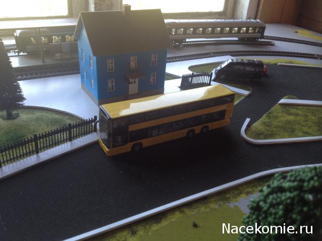 Железная Дорога в Миниатюре №46 - Два хвойных дерева, модель зелёного автомобиля