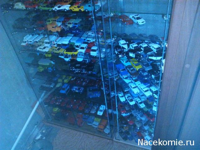 Стеллажи, полки, витрины для моделей