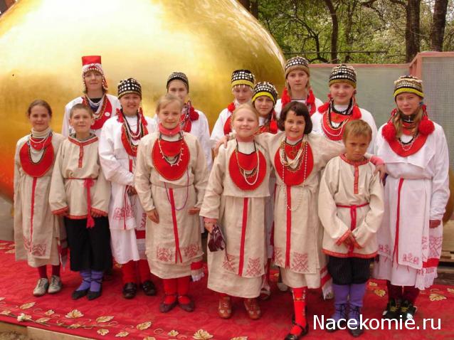 Водский женский костюм