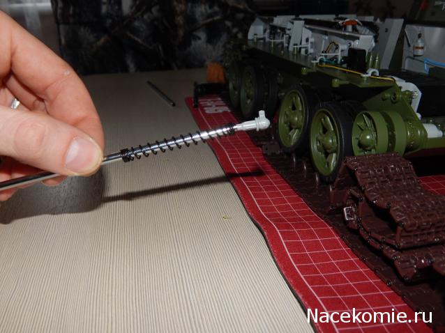 Танк Т-34 - Сборка ходовой части