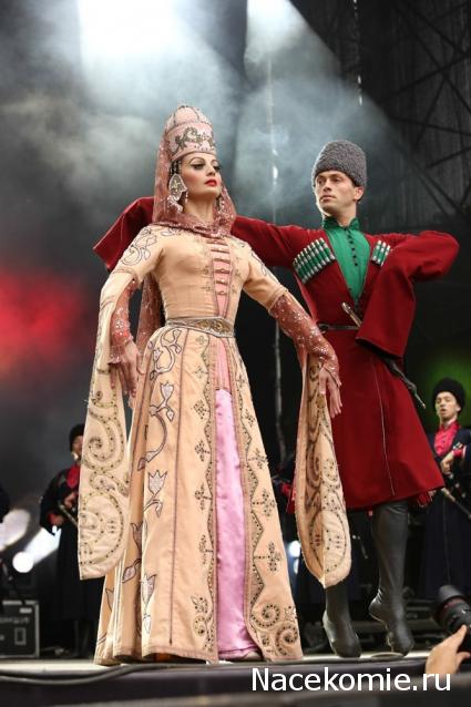 Куклы в народных костюмах №90 Кукла в кабардинском женском костюме