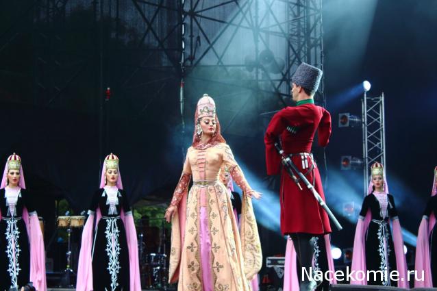 Куклы в народных костюмах №90 Кукла в кабардинском женском костюме