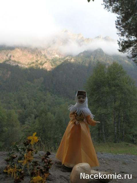 Куклы в народных костюмах №15 Кукла в осетинском девичьем костюме