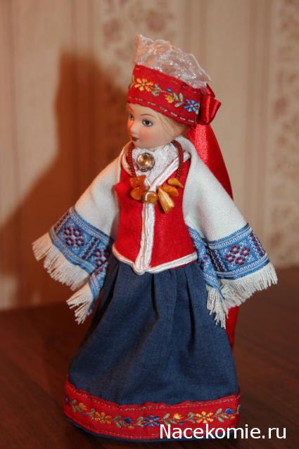 Куклы в народных костюмах №36 Кукла в латышском праздничном костюме
