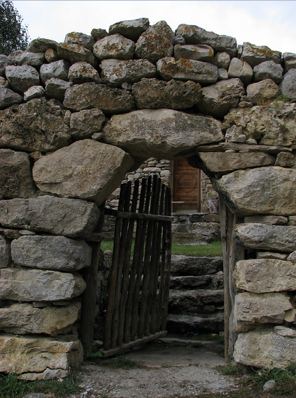 Куклы в народных костюмах №15 Кукла в осетинском девичьем костюме