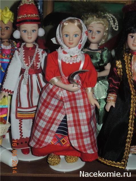 Куклы в народных костюмах №61 Кукла в жатвенном костюме Олонецкой губернии