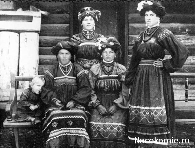 Куклы в народных костюмах №37 Кукла в девичьем костюме старообрядцев-"поляков" Томской губернии