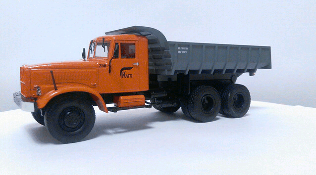 Автолегенды СССР Грузовики №1 - КрАЗ-256Б1