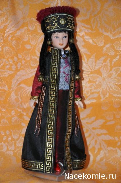 Куклы в народных костюмах №7 Кукла в калмыцком праздничном костюме