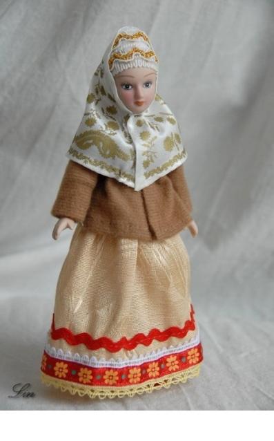 Куклы в народных костюмах №5 Кукла в зимнем костюме Архангельской губернии
