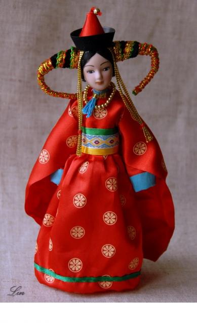 Куклы в народных костюмах №16 Кукла в монгольском праздничном костюме