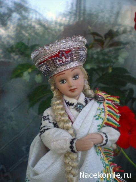 Куклы в народных костюмах №36 Кукла в латышском праздничном костюме