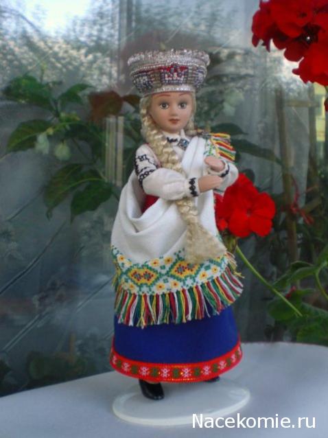 Куклы в народных костюмах №36 Кукла в латышском праздничном костюме
