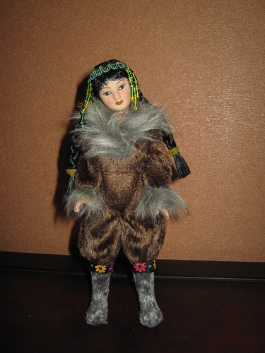 Куклы в народных костюмах №51 Кукла в чукотском зимнем костюме