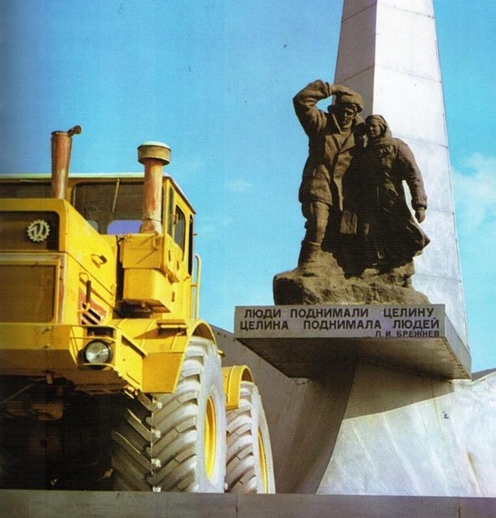 Тракторные музеи/выставки/памятники