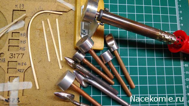 Собери Чёрную Жемчужину. Сборка: внешние элементы корпуса